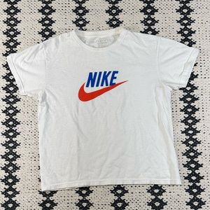 Vintage style Nike essential tee shirt